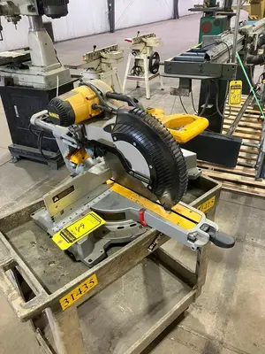 Used _UNKNOWN_ _UNKNOWN_ Miter Saws Minnesota US | Myron Bowling Auctioneers Inc #1541970