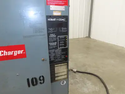 Hobart 725C324 Forklift Battery Accu-Charger 48V 601-725Ah 145A 208/240/480V 3Ph