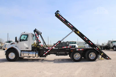 New | in-Stock 2027 PETERBILT 548 Rolloff Trucks Texas US | Roll Off Truck World #1492015