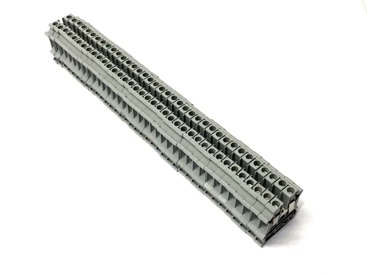 Used PHOENIX CONTACT UK 6 N, 3004524 Terminal Blocks | Maverick Industrial Sales #1112335