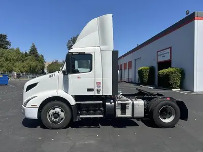 USED 2022 VOLVO VNR42T300