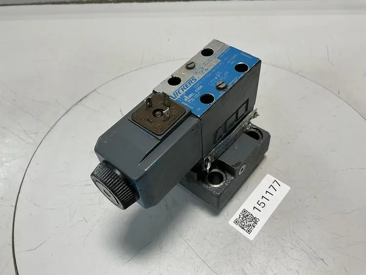 Used VICKERS DG4V-3-22A-M-U-HL7-60 Valves/Fittings Michigan US | Ideal Machinery #689549