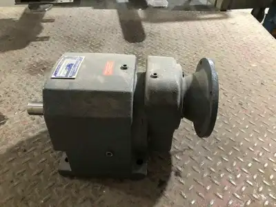 Boston Gear F863B-250S-B5 In-Line Helical Gear Drive / Speed Reducer 240:1
