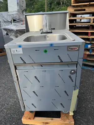 QualServe WMSC24MS Stainless Steel Portable Sink Hot Water ***NEW Scratch & Dent
