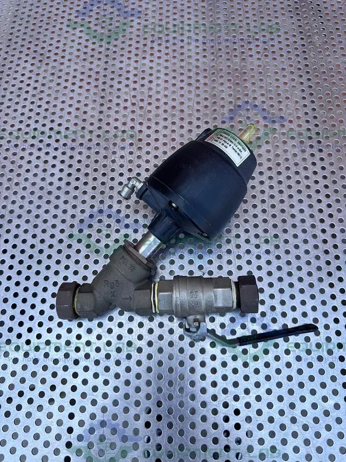USED GEMU 554/15 PNEUMATIC ANGLE SEAT GLOBE VALVE W/ 3/4" COMPRESSION FITTING, VALVE