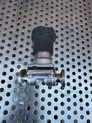 USED ITT PURE FLO STAINLESS STEEL DIAPHRAGM VALVE CF8M W/ 1/2" SANITARY FITTING