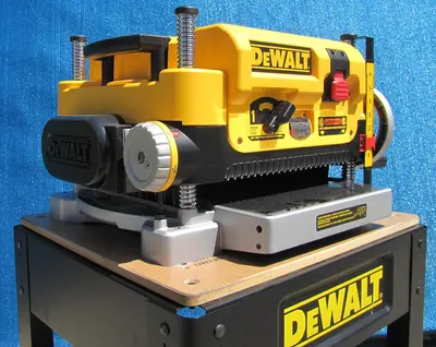 USED 2022 DEWALT DW735
