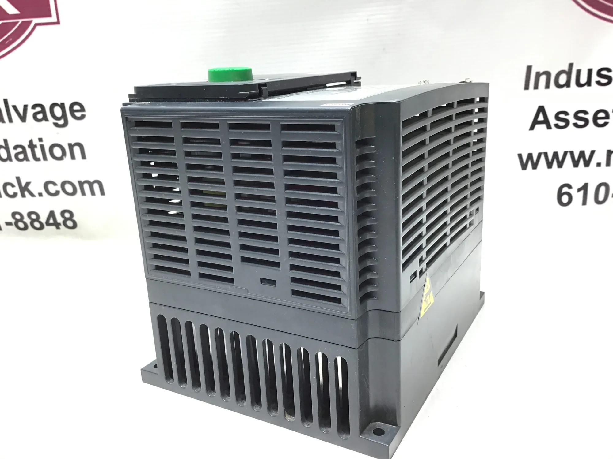 Schneider Electric ATV320U40M3C ALTIVAR 320 5 HP VARIABLE SPEED DRIVE 3 PHASE COMPACT