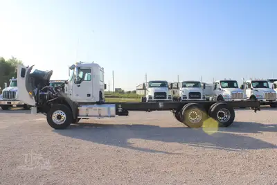 New | in-Stock 2026 MACK GRANITE 64BR Cab Chassis trucks Texas US | Roll Off Truck World #1491873