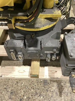 USED FANUC R-2000iB/210F