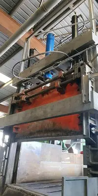 2018 guillotine with 4 bale capacity and automatic pusher