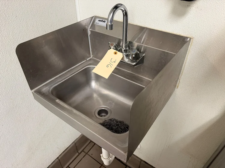 Used _UNKNOWN_ _UNKNOWN_ Sinks Georgia US | Auction Management Corporation #1548623