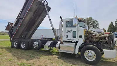 USED 2012 PETERBILT 386