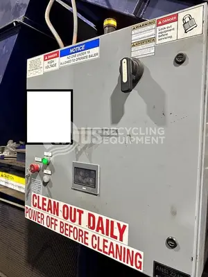 USED MAX PAK CLOSED DOOR BALER WITH INFEED CONVEYOR