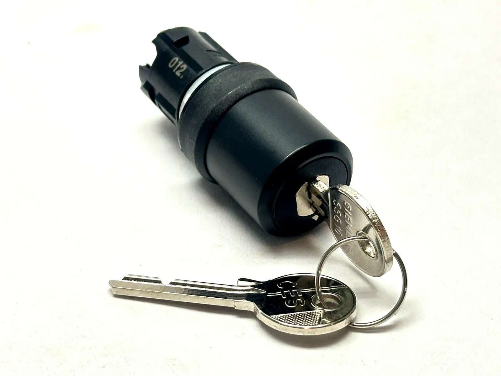 3SU1000-5BC01-0AA0 | Siemens  2-Position Keyed Switch Head Momentary 22mm - New Other