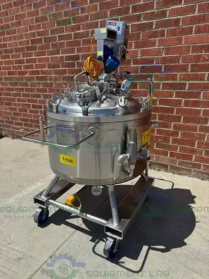 USED NORTHLAND 250 LITER STAINLESS STEEL JACKETED REACTOR FV/ 45 PSI W/ MIXER