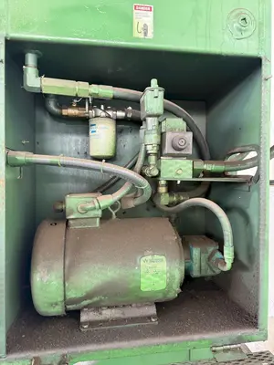 VERTICAL HYDRAULIC BALER. STOCK #0447725