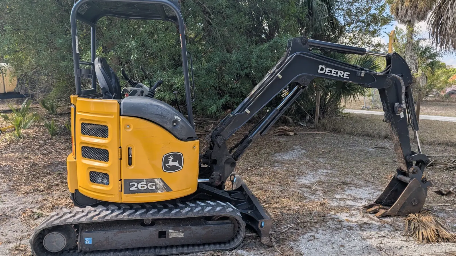 USED 2022 Deere 26G