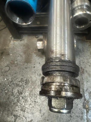 Service / replace existing hydraulic ram