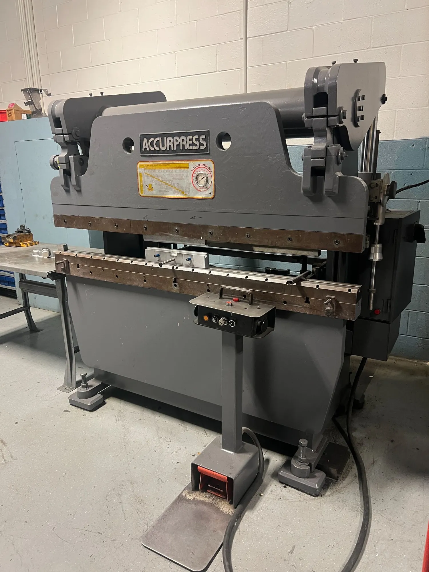 Used 1989 ACCURPRESS 7606 Press Brakes Michigan US | Universal Press & Machinery (UPM) #1367413