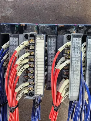 Mitsubishi Q38B / Q61P / Q02HCPU / QJ71E71-100 / QY22 / QX80 / QY22 / QX40 / QY40P 8 Slot PLC