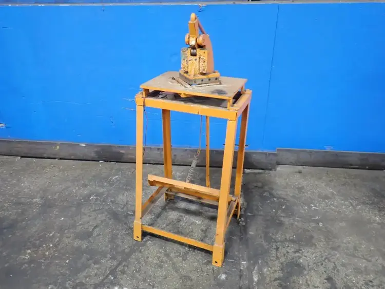 Used WHITNEY METAL TOOL CO 100 Notching Machines Ohio US | HGR 24 #783606
