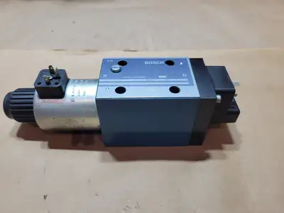 Used BOSCH 0 810 001 947 Parts (Hydraulics and Pneumatics) British Columbia CA | Lenmark #1440826