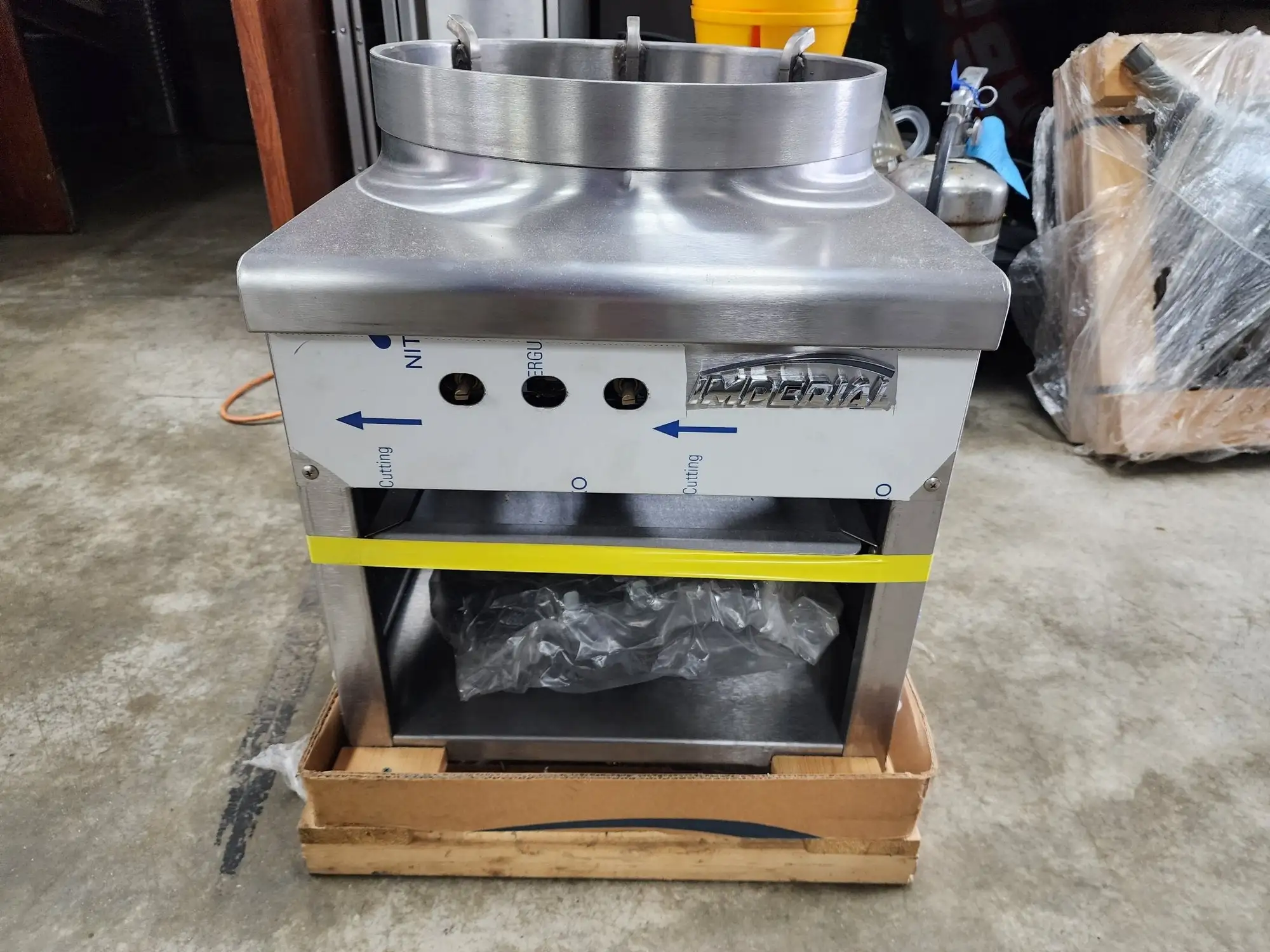 New | in-Stock Imperial New Imperial ISP-18-W 18" Gas Wok Range w/Wok & w/Stock Pot Grate Commercial Ranges Illinois US | Falcon Restaurant Supply #1376487