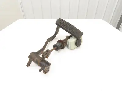 Hyster E60Z-33 Brake Pedal Master Cylinder Assembly