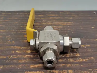 NEW HY-LOK H1B3B-H6TPC