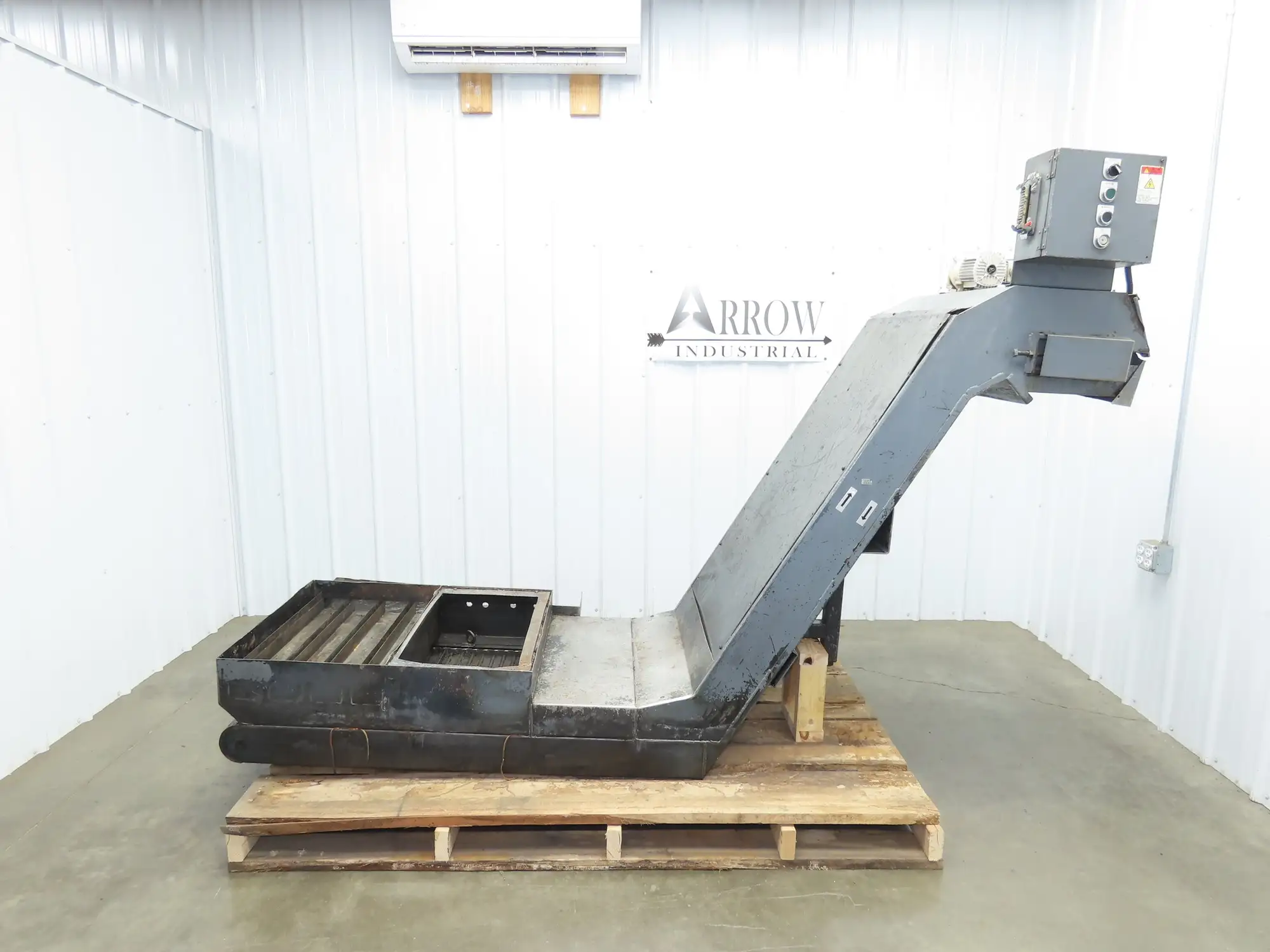 Enomoto 37"W x 8' 4" Chip Conveyor 26"Belt 220V *Needs New Drive Sprockets*