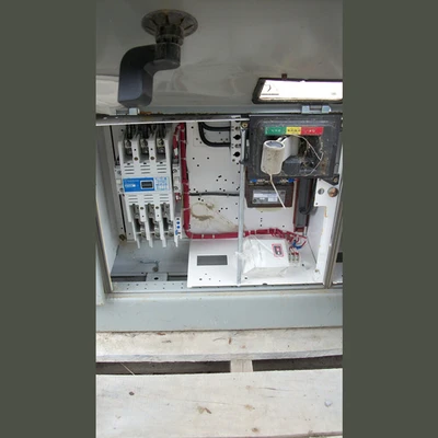 Cutler Hammer MCC Section. 480 Volt. 600 Amp Vertical and Horizontal Boss