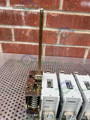 USED ABB OETL-NF200A DISCONNECT SWITCH W/ FERRAZ SHAWMUT 69133 DISTRIBUTION BLOCK