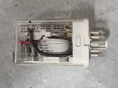 USED ALLEN-BRADLEY 700-HA33Z24