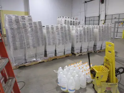 PALLETS AND PALLETS OF FOLDING PLASTIC BINS