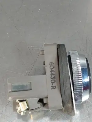 IDEC 604450-R Undel Buttons & Switch Loc4E5
