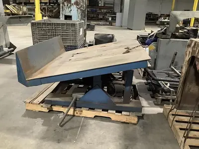 USED VESTIL LIFT TABLE