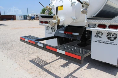 New | in-Stock 2027 MACK MD7 Septic/Sewer/Vacuum Trucks Texas US | Roll Off Truck World #1491897