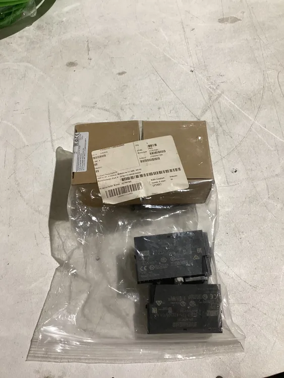 New | in-Stock SIEMENS 6ES7 131-4BD01-0AA0 Electronics & Components Michigan US | iGAM Industrial Marketplace 1 #170382