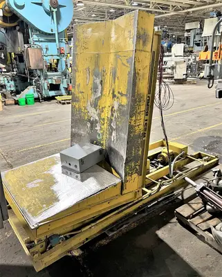 6,000 lbs. x 40" Wide West Bend Platform Tipper