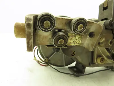 Yaskawa PMEE-12CBB Welder Wire Motor Feeder 24VDC 3/64 Rollers Missing Handle