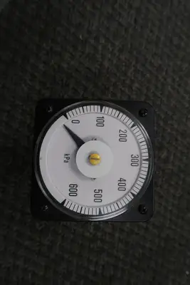 4.5", 0-600 kPa Switchboard Meter DB-40