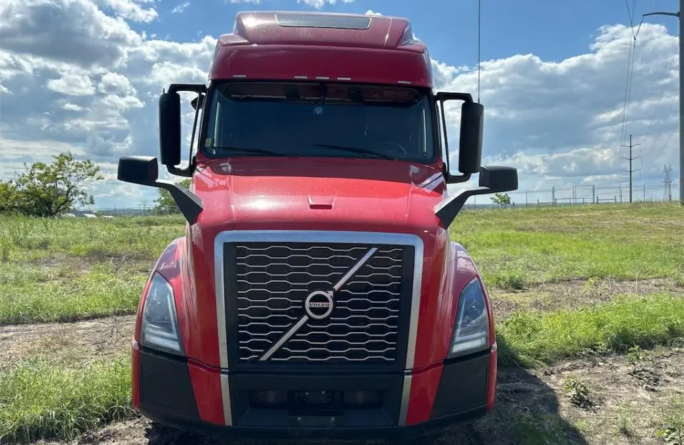 USED 2024 VOLVO VNL64T860