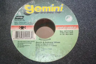 New | in-Stock NORTON BENCH PEDESTAL 8X1 Grinding Wheels Michigan US | Ideal Machinery #1231924