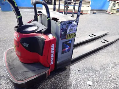 USED THE RAYMOND CORPORATION 8410