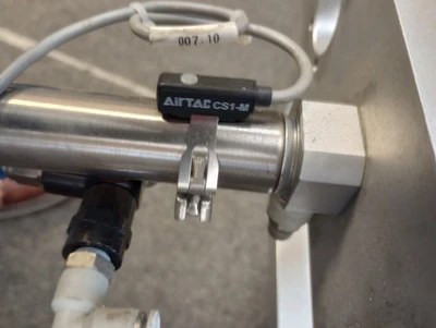 CUSTOM LABELING TOOL  WITH SENSOR & CYCLINDER