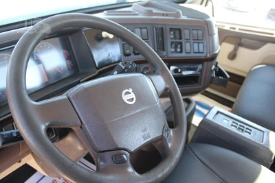 Used 2014 VOLVO VHD64B200 Cab Chassis trucks Texas US | Roll Off Truck World #1491961