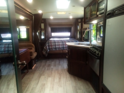 USED 2018 WHITE HAWK 23MRB