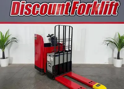 USED 2017 RAYMOND 8900