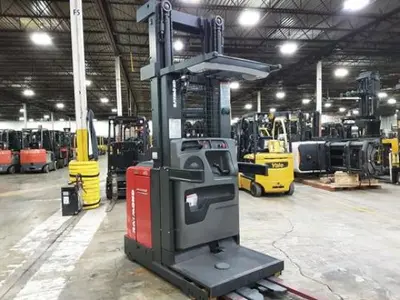 USED 2018 RAYMOND 560-OPC30TT
